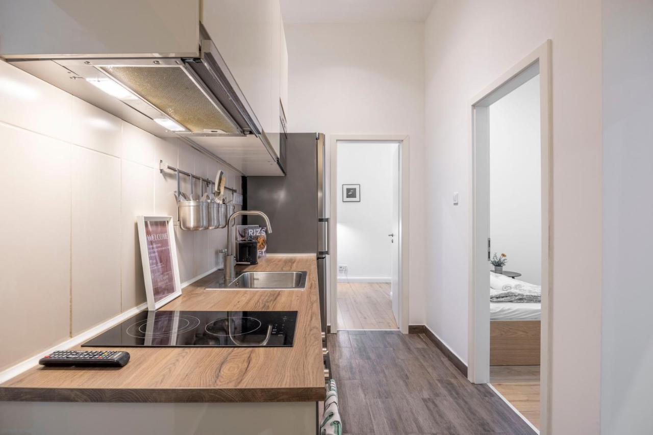 Central Grand Apartment With 5Bedrm 2Bathroom Budapest Exteriör bild