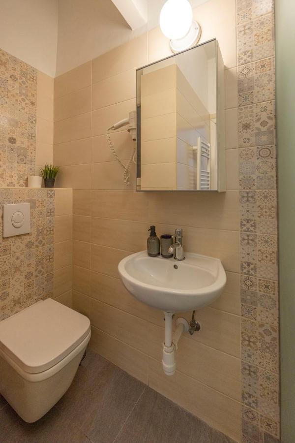 Central Grand Apartment With 5Bedrm 2Bathroom Budapest Exteriör bild
