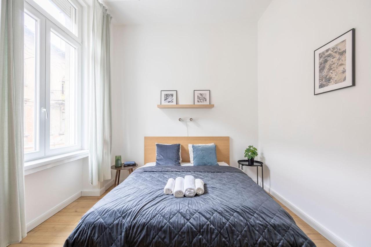 Central Grand Apartment With 5Bedrm 2Bathroom Budapest Exteriör bild