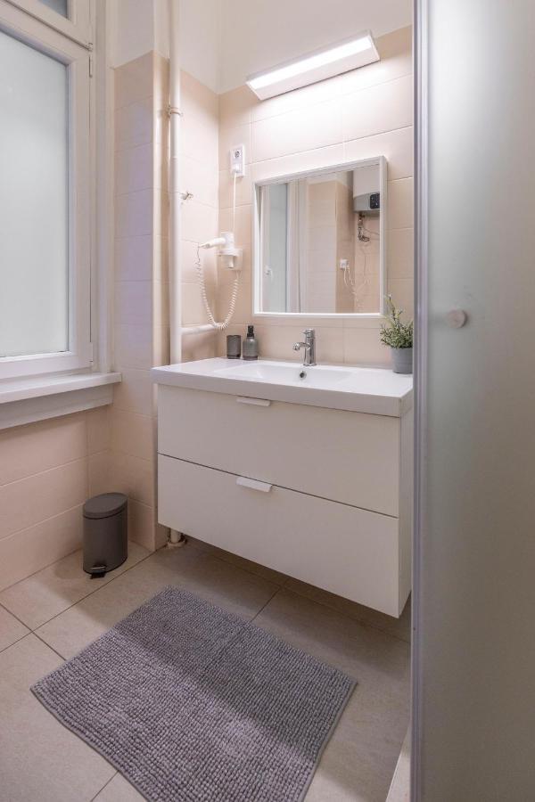 Central Grand Apartment With 5Bedrm 2Bathroom Budapest Exteriör bild