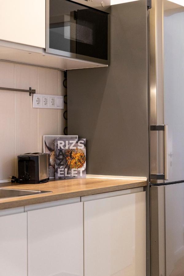 Central Grand Apartment With 5Bedrm 2Bathroom Budapest Exteriör bild