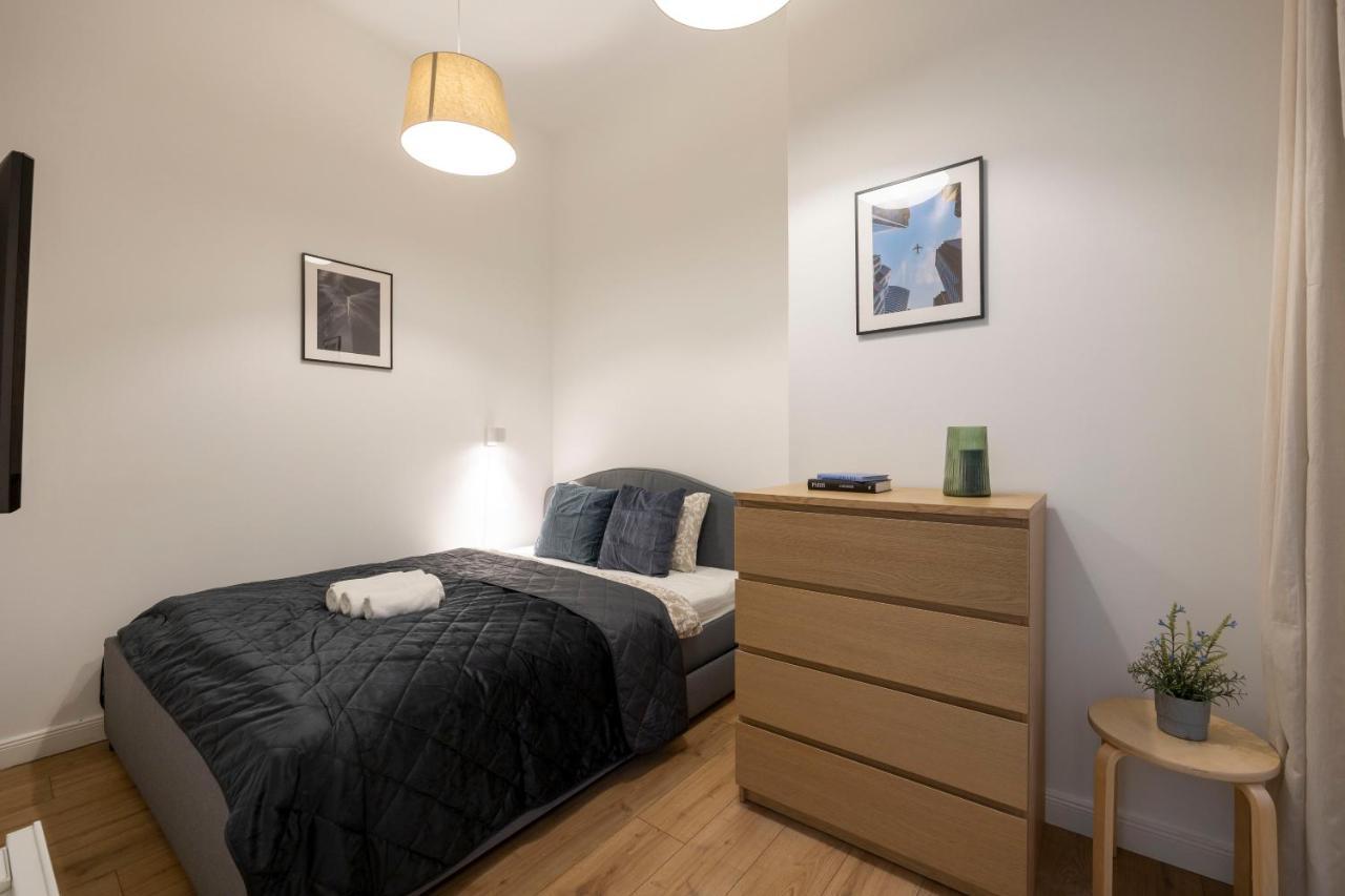 Central Grand Apartment With 5Bedrm 2Bathroom Budapest Exteriör bild
