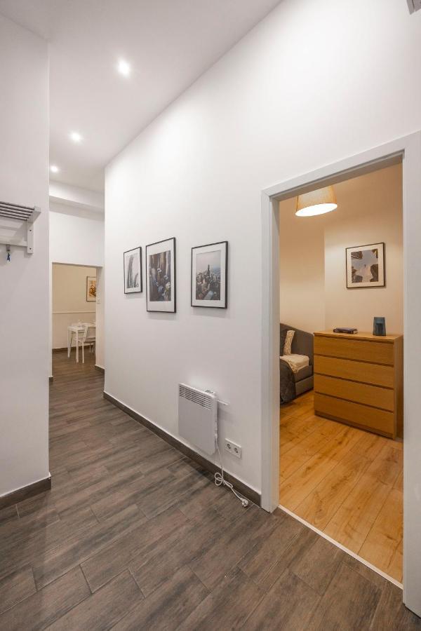 Central Grand Apartment With 5Bedrm 2Bathroom Budapest Exteriör bild