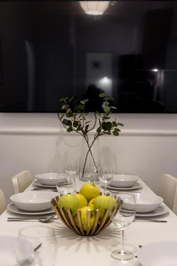 Central Grand Apartment With 5Bedrm 2Bathroom Budapest Exteriör bild
