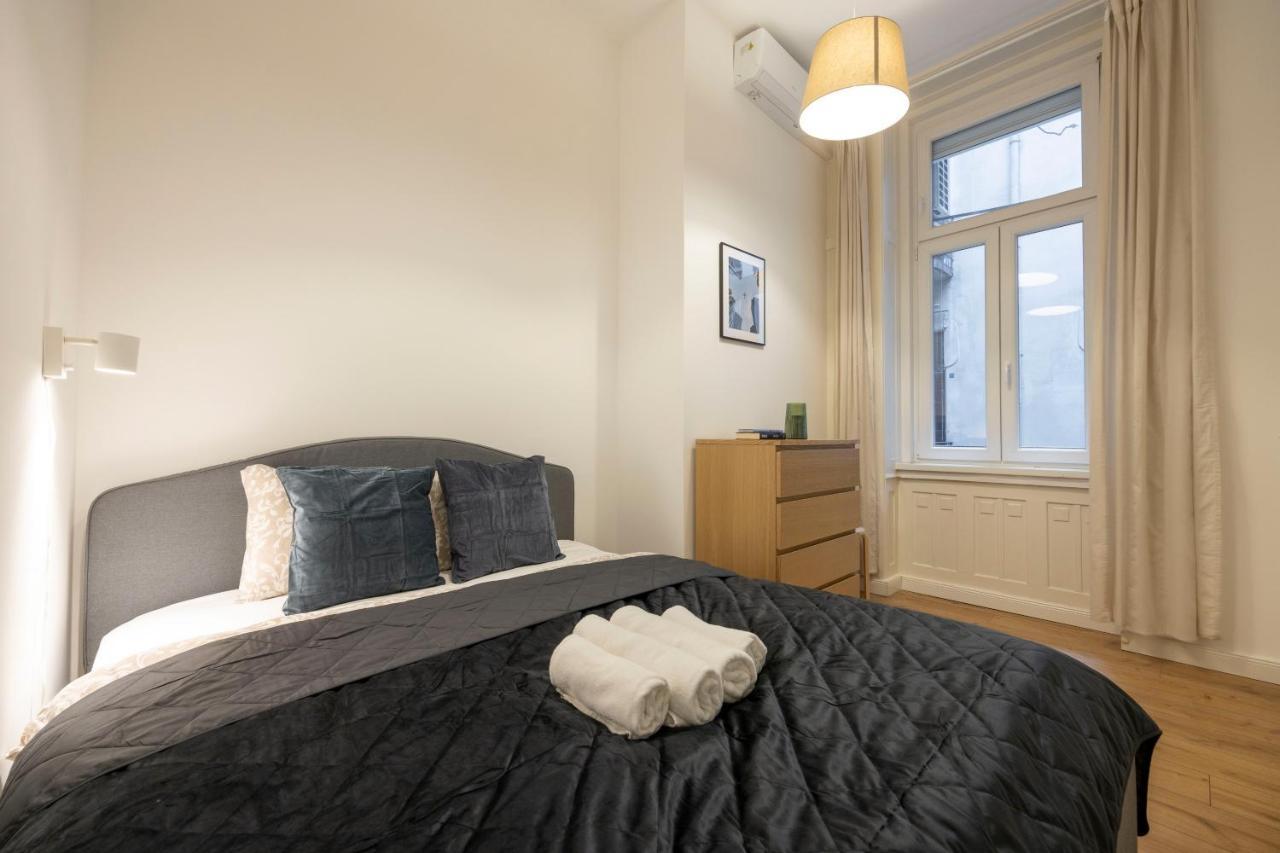 Central Grand Apartment With 5Bedrm 2Bathroom Budapest Exteriör bild