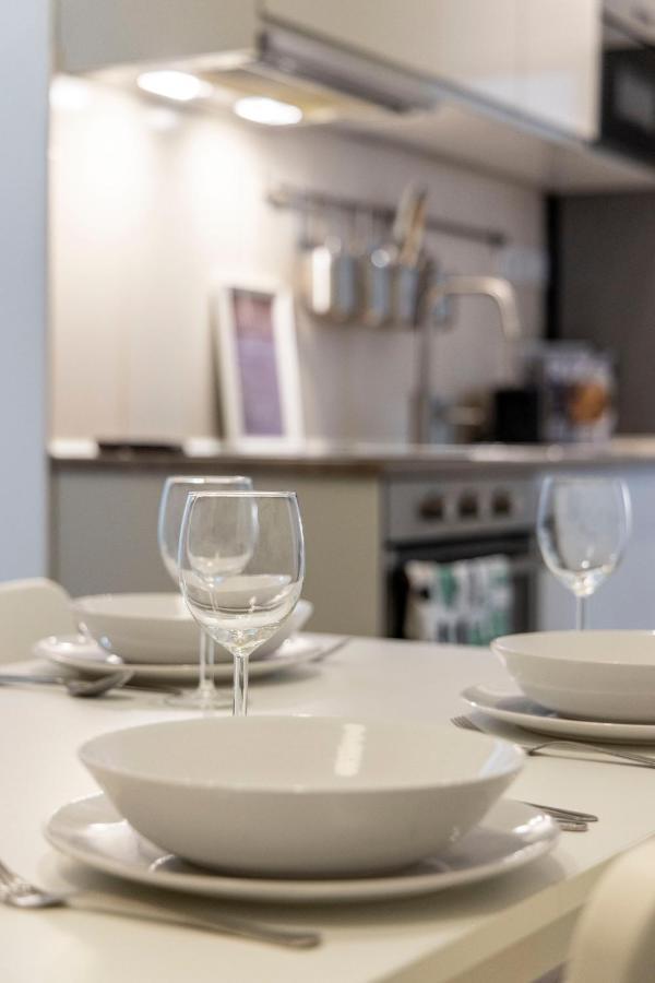 Central Grand Apartment With 5Bedrm 2Bathroom Budapest Exteriör bild